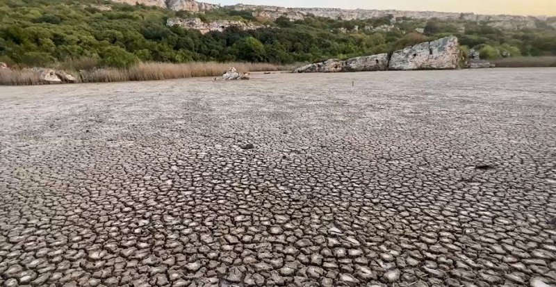 Живописното езеро Наневска тузла в черноморския резерват “Тауклиман пресъхна. В