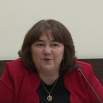 Служебният министър на финансите Росица Велкова представя данните за състоянието