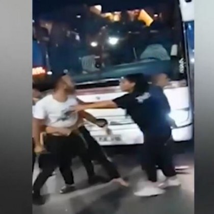 Заплашиха български туристи с нож на границата ВИДЕО