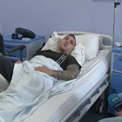 Млад мъж е в болница със счупен крак след сбиване