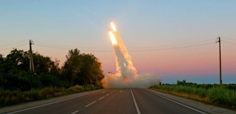 Украинските въоръжени сили използват фалшиви ракетни установки HIMARS, направени от