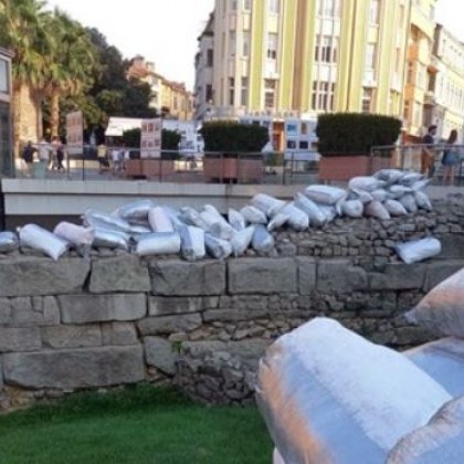 Стовариха десетки чували край Римския стадион в Пловдив