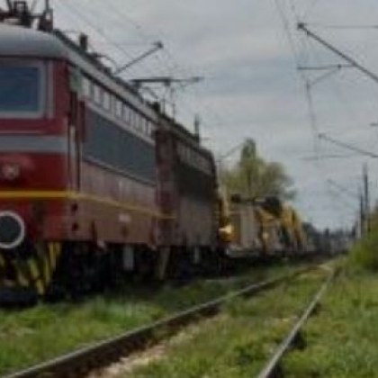 Влак блъсна пешеходец в Шумен