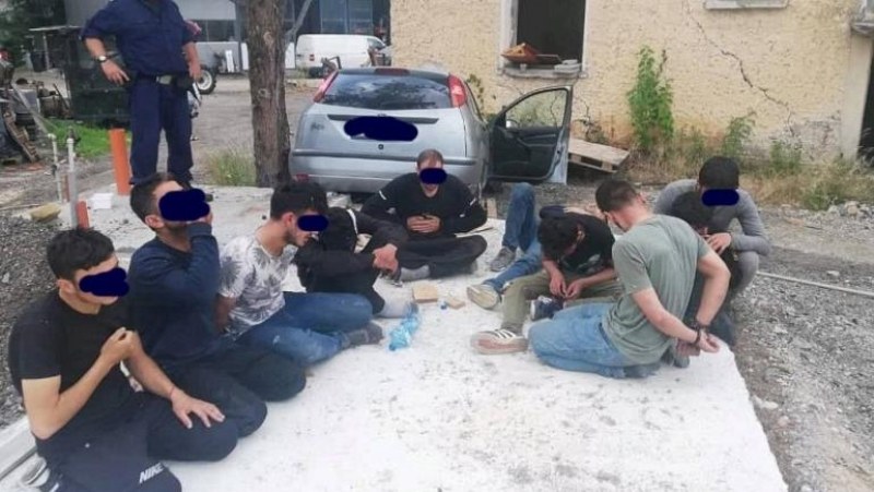 Арестуваха харманлия за подпомагане на мигранти