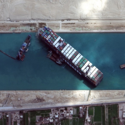 Инцидент в Суецкия канал затвори за кратко един от най важните
