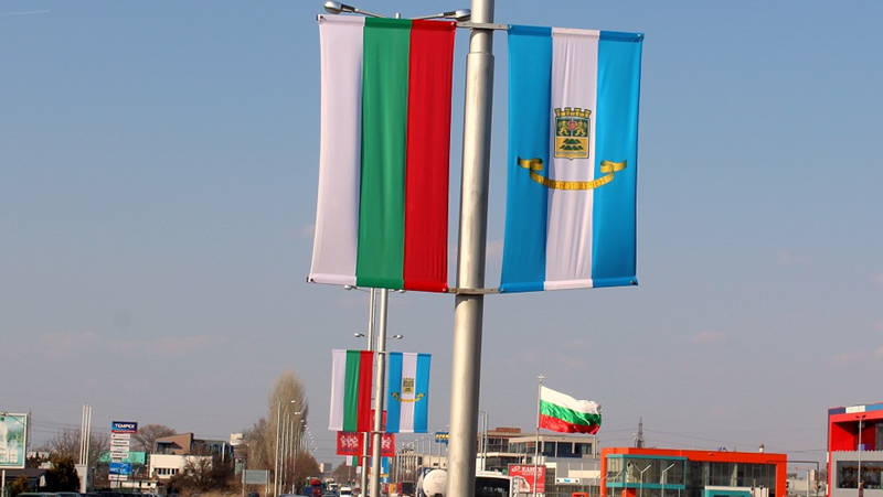 Монтираха над 400 нови знамена в Пловдив