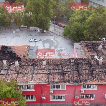 Пожар унищожи покрива на пловдивското училище Душо Хаджидеков Огънят пламна
