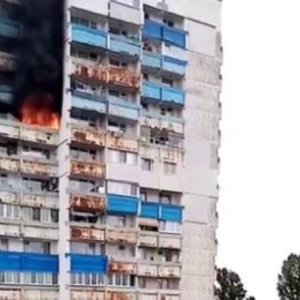 Голям пожар в жилищен блок в София! СНИМКИ