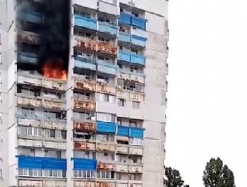 Голям пожар в жилищен блок в София! СНИМКИ