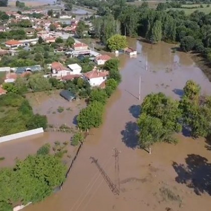 Над 120 къщи от общо 300 са наводнени в Пловдивското