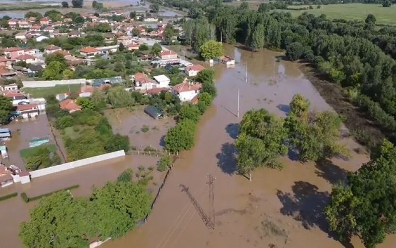 Над 120 къщи от общо 300 са наводнени в Пловдивското