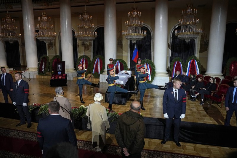 Хиляди се стекоха на погребението на Горбачов, Орбан се поклони - Путин не дойде СНИМКИ