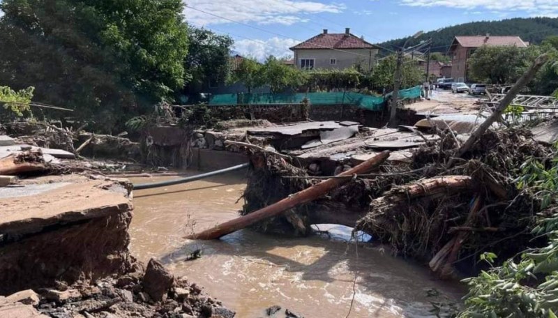 Бедстващи в пловдивско село обвиниха кмета и институциите в бездействие СНИМКИ