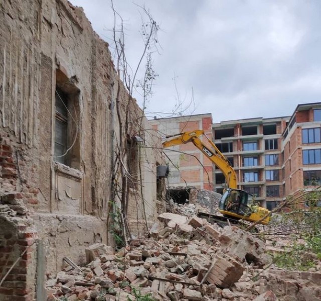 Минеков за събарянето на склада в Пловдив: Държавата капитулира пред собствениците