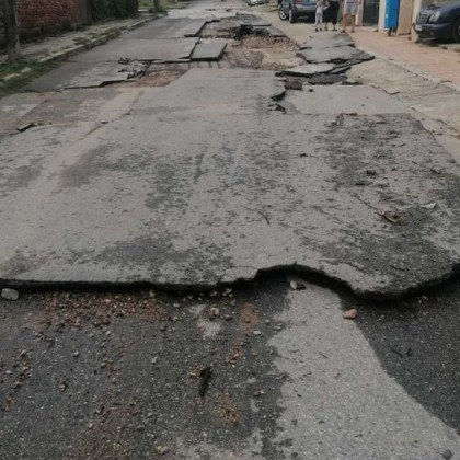 Порой отнесе асфалт в Петрич, блокирани са улици СНИМКИ