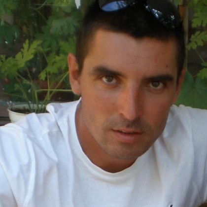Мъжът, намерил изоставеното бебе в Айтос: Пазех я с чадър от слънцето