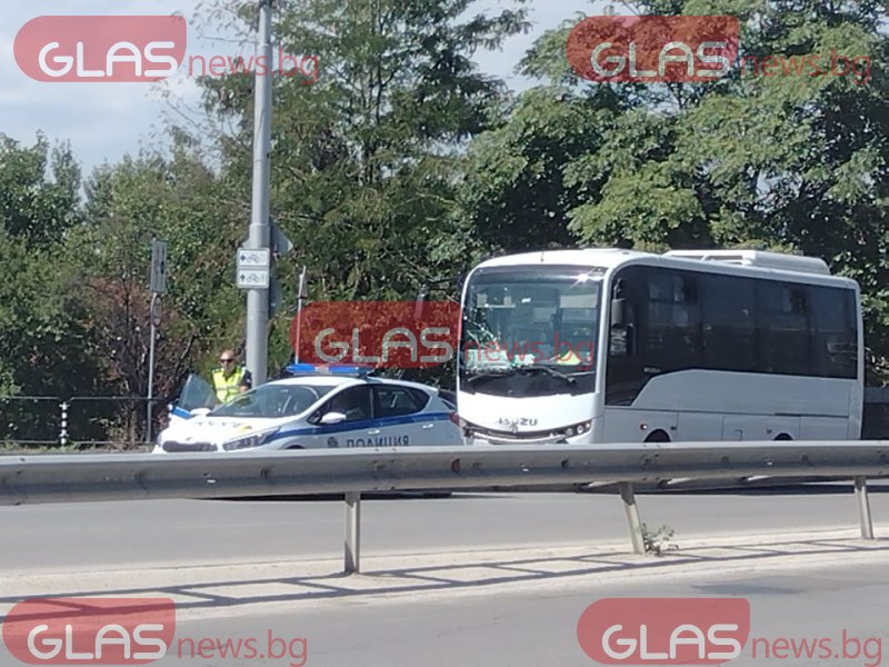 Рейс и кола се блъснаха в Пловдив, велосипедист е в болница СНИМКИ