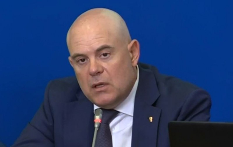 Иван Гешев и експерти обсъждат мерки за пътната безопасност НА ЖИВО