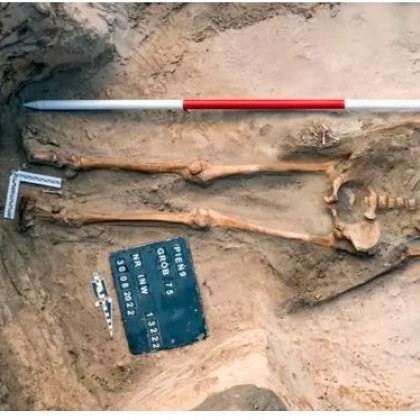 Археолози се натъкнаха на скелет на жена вампир в полско