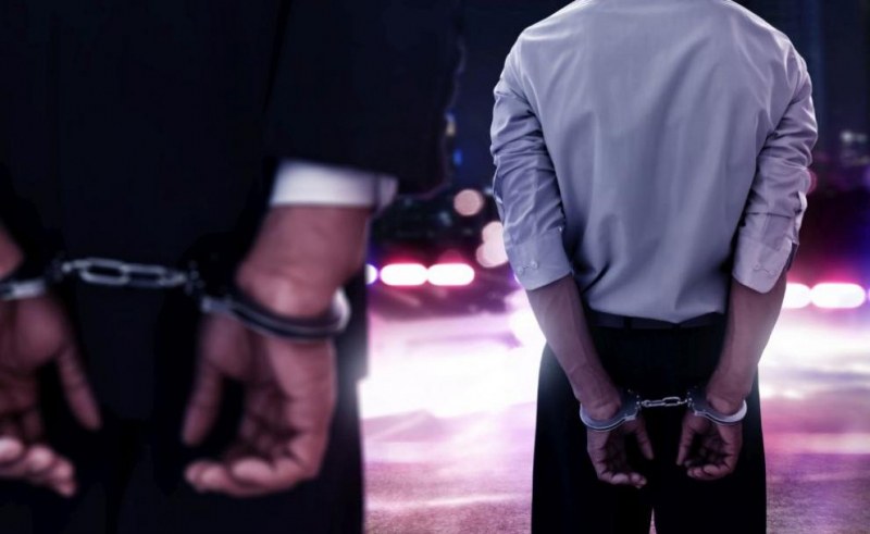 Задържаха двама мъже за склоняване към проституция в Перник, съобщиха