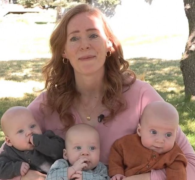 46-годишна роди еднояйчни тризнаци, заченати естествено