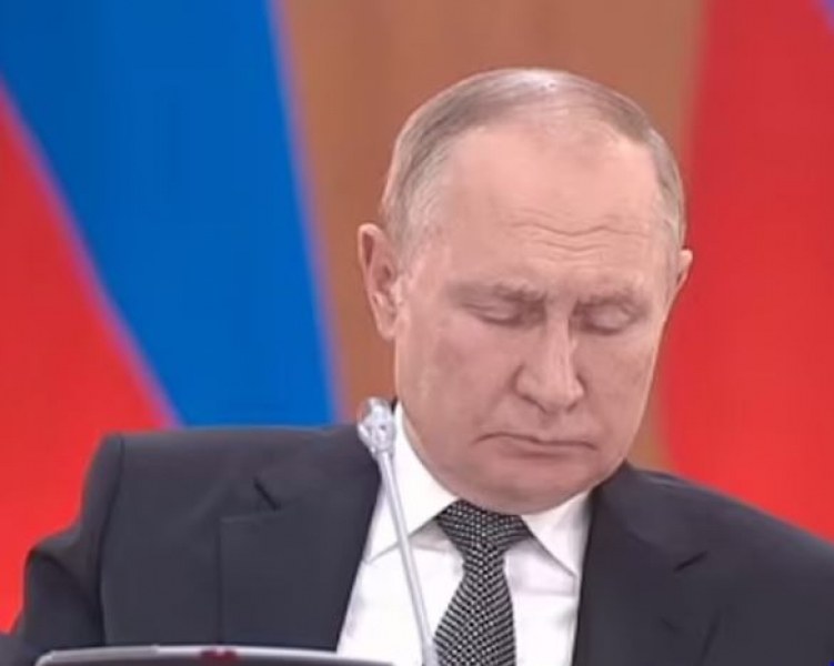 Путин заспа по време на официална среща? ВИДЕО
