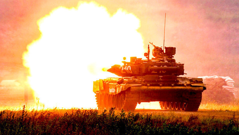 Дрон засне ожесточен двубой между два танка в района на Харков ВИДЕО