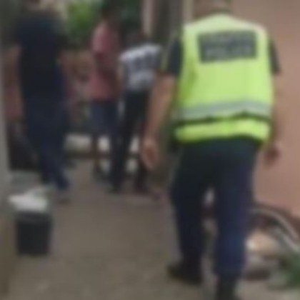 Полицията влезе в къщата на ужасите в Долна Митрополия където