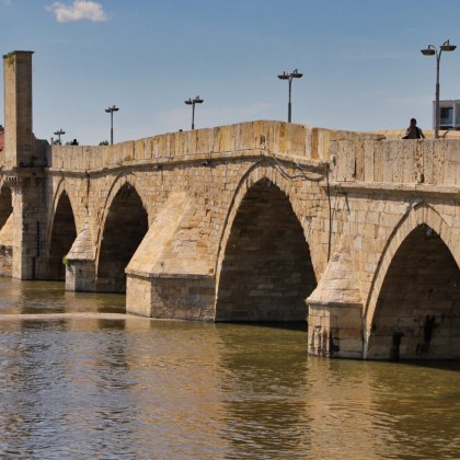 Мостът на Мустафа паша наричан също Старият мост е пътен