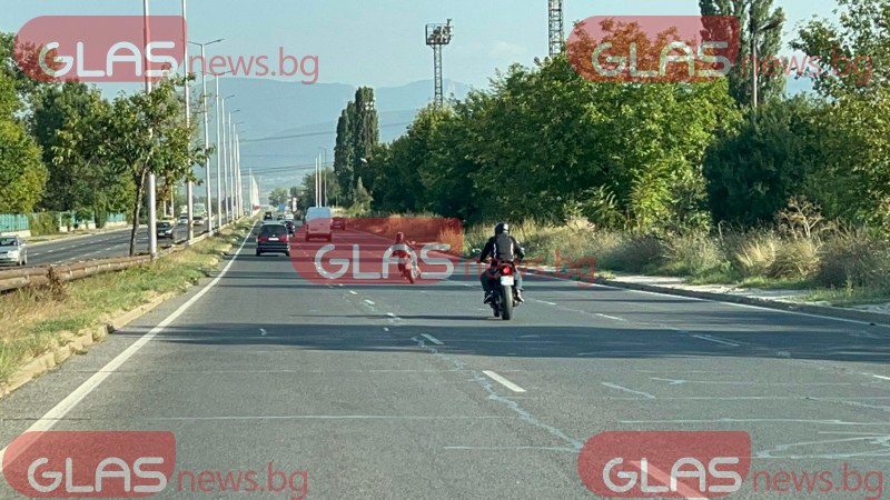Ето как моторист се забавлява на пловдивски булевард.Читател на GlasNews.bg