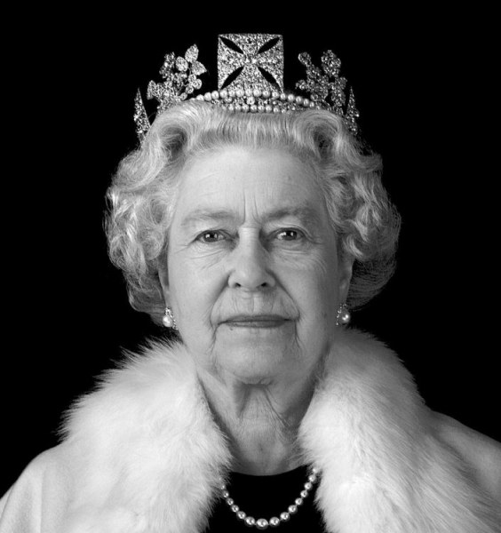 Великобритания потъна в скръб след смъртта на британската кралица Елизабет