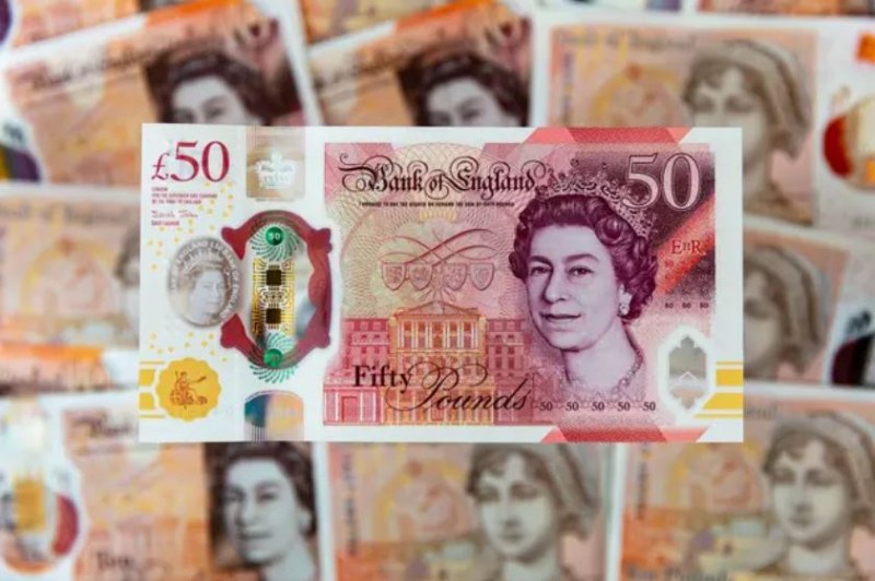 Мъж продава банкнота от £50 с лика на кралицата за £10 000, час след смъртта ѝ