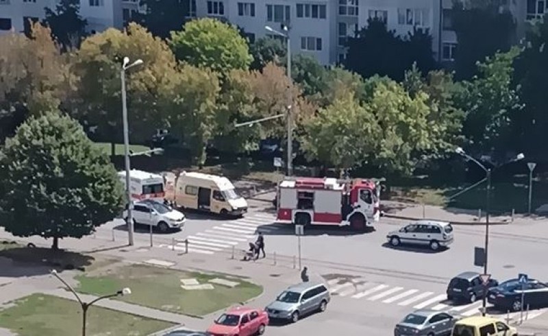 Инцидент е станал този следобед в София, сигнализират очевидци.Линейка и