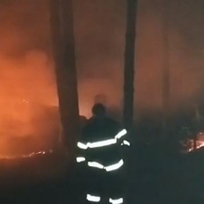 Постройка горя в Казанлък късно снощи Два екипа на пожарната