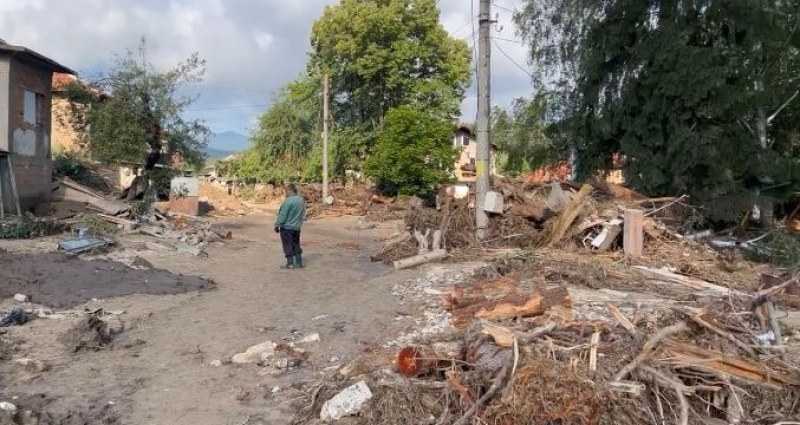 Ваксинират срещу различни болести пострадалите от наводненията в Карловско