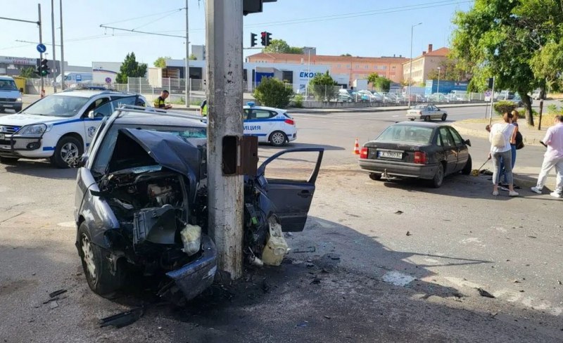 Тежка катастрофа с жертва в първия учебен ден в Хасково СНИМКИ