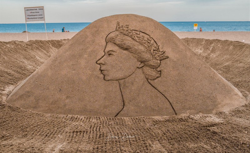 Ликът на Елизабет II на наш плаж раздели мрежата СНИМКА