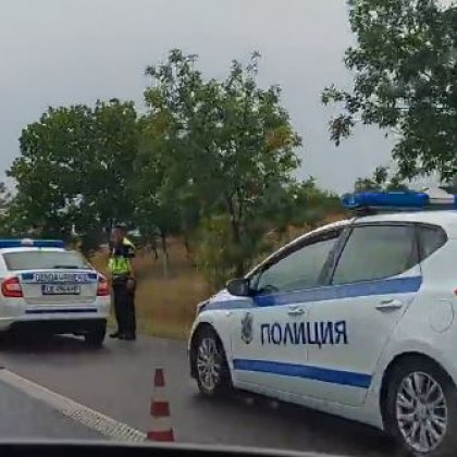Полицията задържа след преследване по автомагистрала Тракия турски автобус с