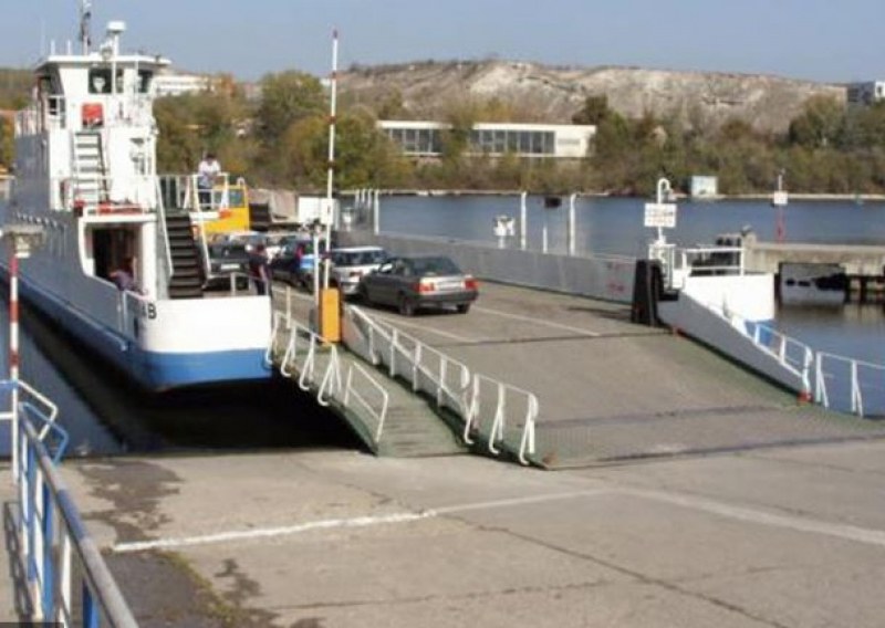 Нивото на Дунав спря ферибота на ГКПП 