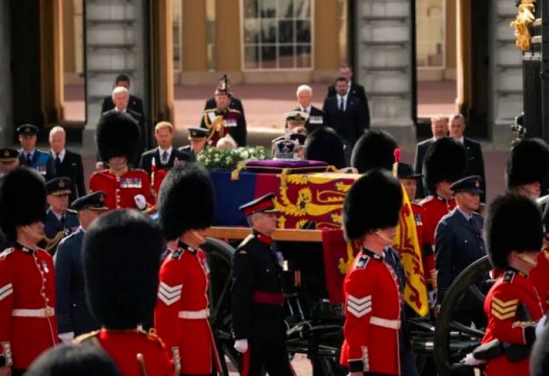 Сигурността за погребението на Елизабет II: От терористични заплахи до протести