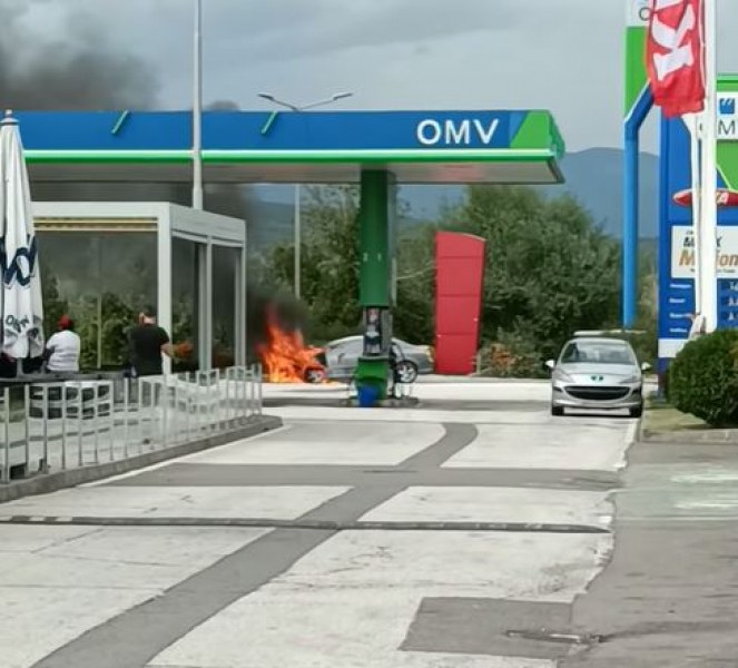 Кола се самозапали на автомагистрала Тракия“ днес. Возилото е Пежо