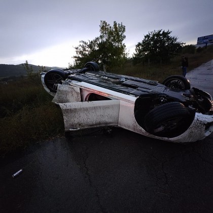 Лек автомобил се обърна на 50 км на магистрала Тракия