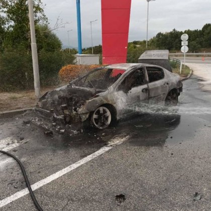 Самозапалилият се автомобил Пежо 307 е изгасен В 13 15 ч