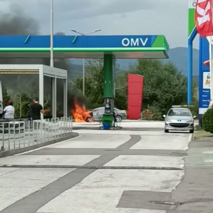 Кола се запали на автомагистрала Тракия днес Возилото се е