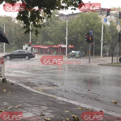 Силен дъжд се сипе над Пловдив Само за минути от