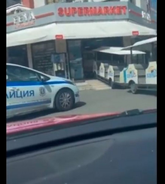Пиян шофьор на атракционно влакче се вряза в магазин в Слънчев бряг  ВИДЕО
