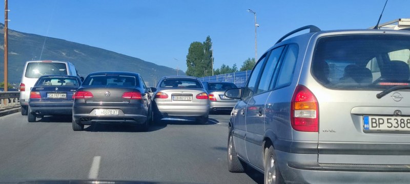 Две верижни катастрофи на Околовръстното в София СНИМКИ