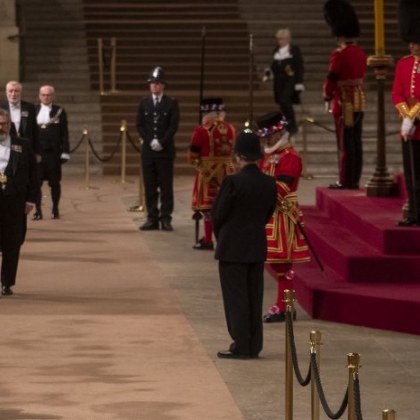 В Лондон официално приключи публичното сбогуване с кралица Елизабет II