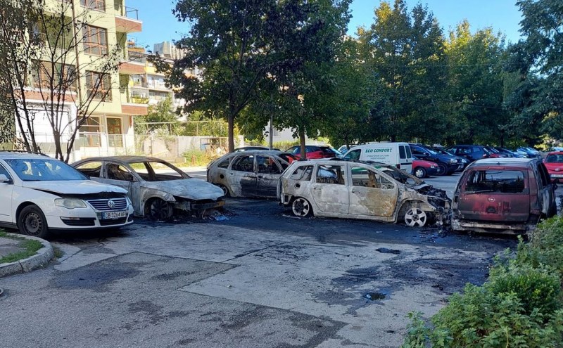 Една от изгорелите коли във Варна е на общинар: 100% е умишлен палеж