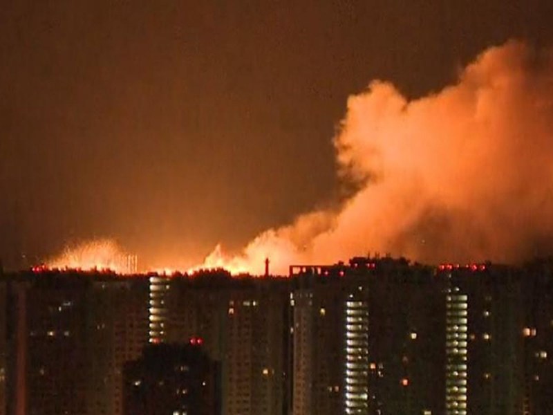 Жители на Киев съобщиха за силна експлозия и неидентифициран обект в небето СНИМКА